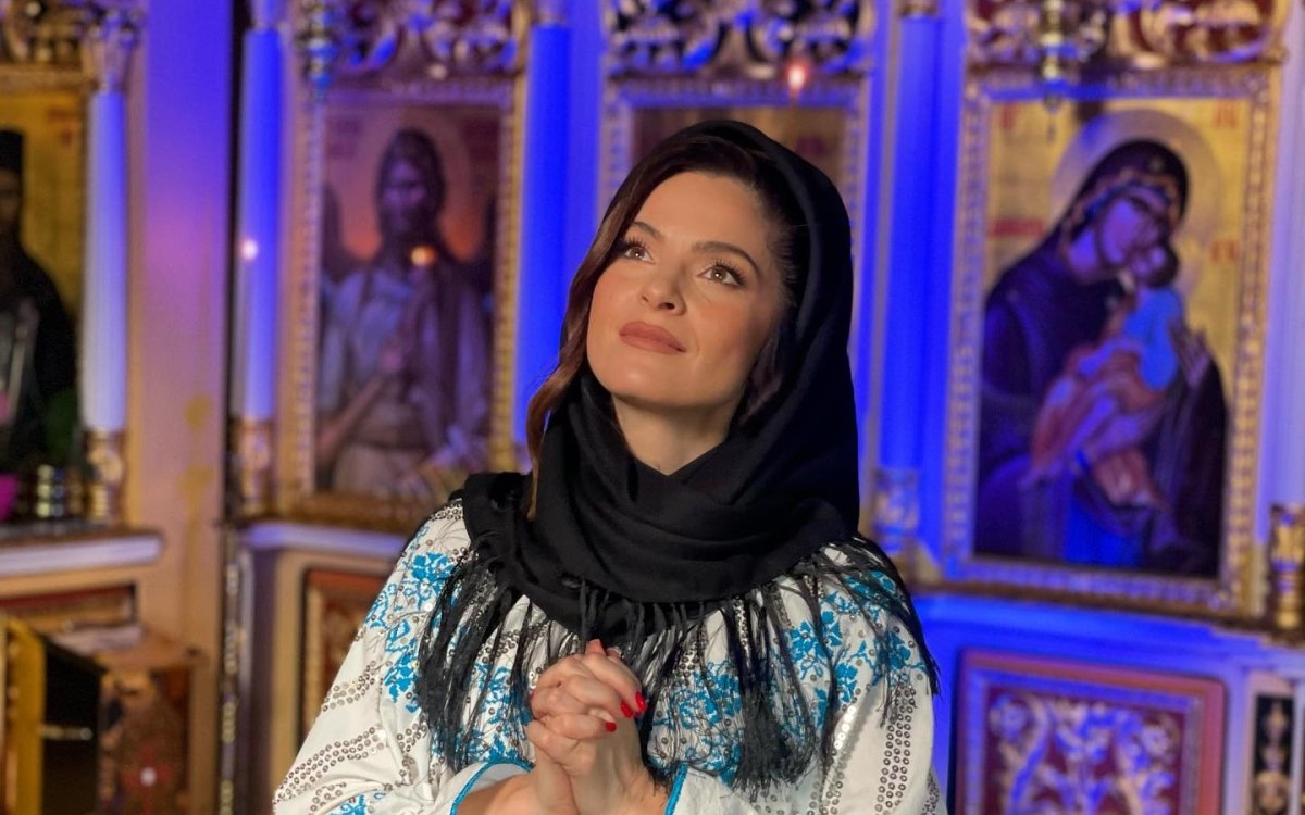 Sora lui Theo Rose iubește din nou? Raluca Diaconu și-ar fi găsit liniștea în brațele preotului care i-a cununat pe Anghel Damian și Theo Rose
