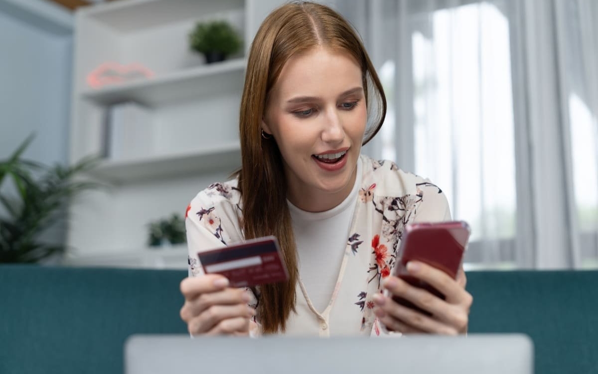 Cumperi haine online? Iată 5 sfaturi și trucuri utile
