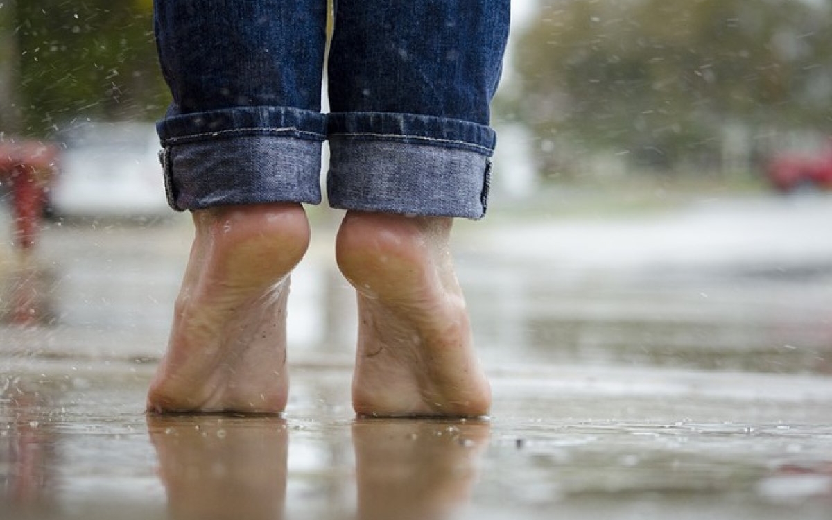 Tălpi galbene: cauze și tratament