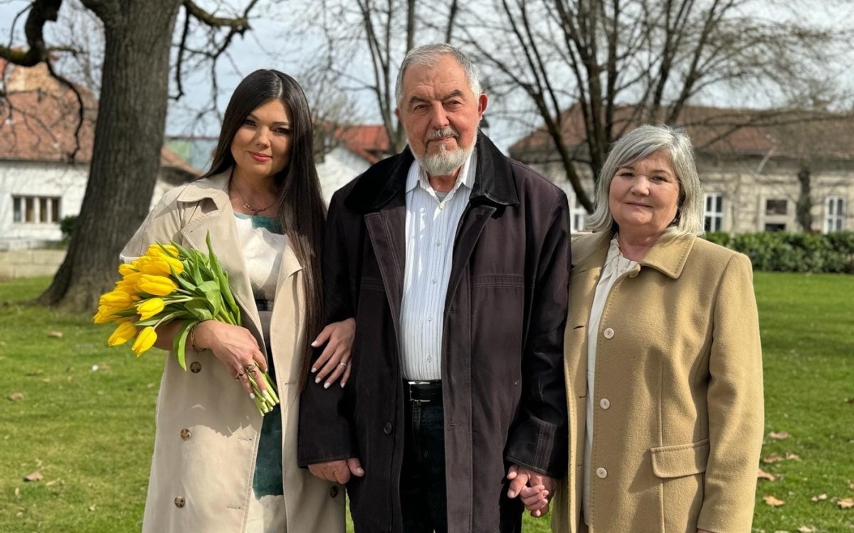 Paula Seling, urare emoționantă pentru tatăl ei. Ce relație frumoasă are cu părinții săi