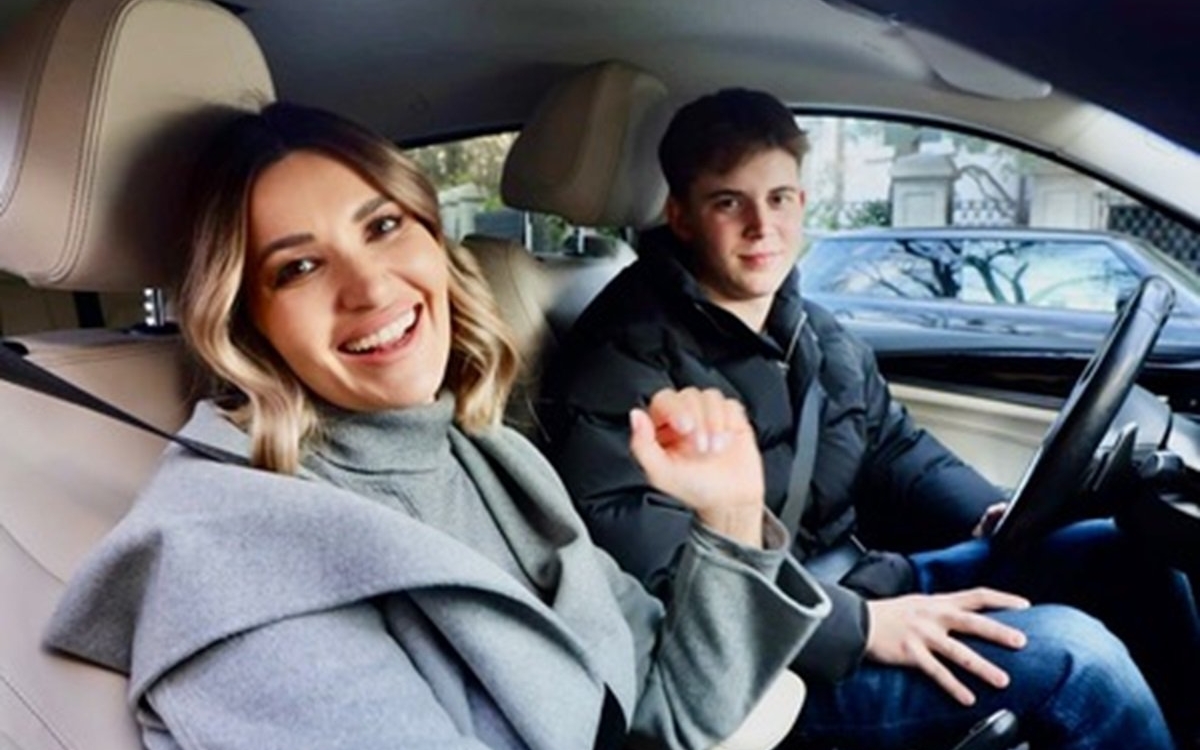 Fiul cel mare al Elei Crăciun are permis de conducere și așteaptă să primească un SUV de la celebra sa mamă