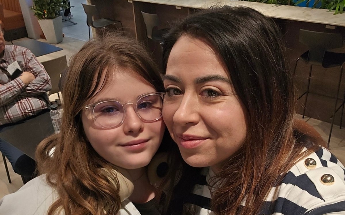 Fiica Oanei Roman a împlinit 11 ani. Isa este o adevărată domnișoară acum și deja își însoțește mama la evenimente
