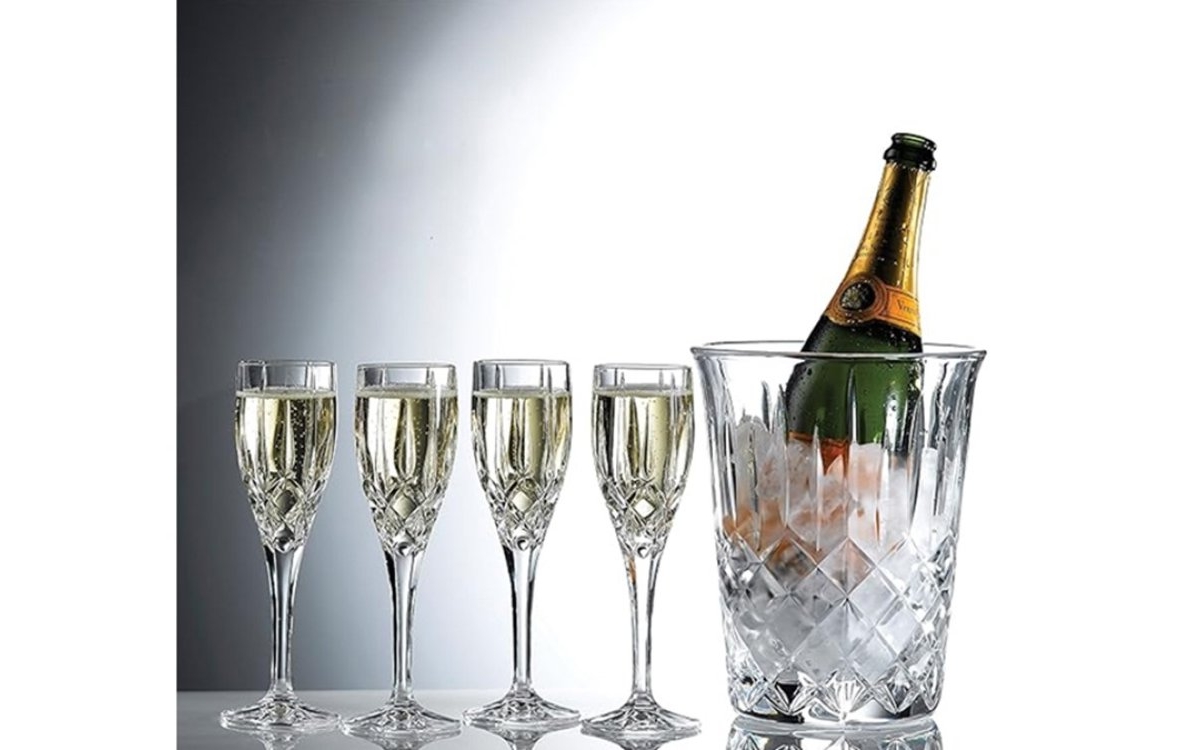 Eleganță în detalii: Cum să îți impresionezi invitații cu pahare de șampanie din cristal Bohemia