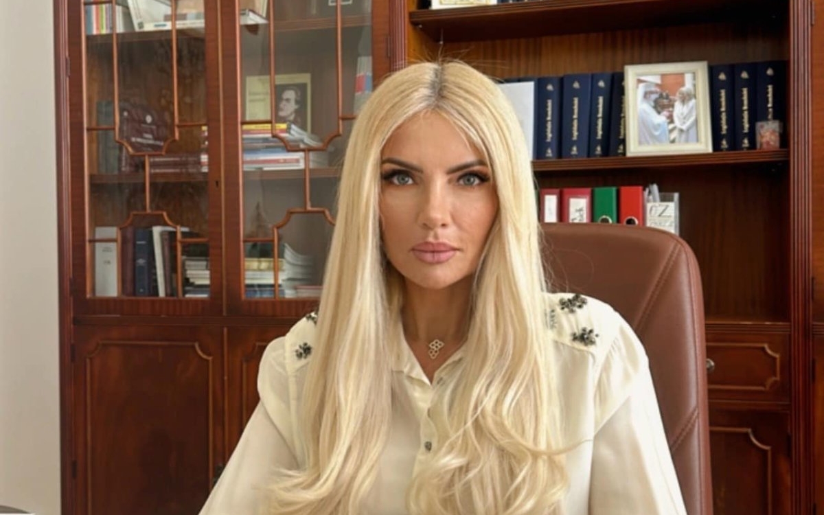 Laura Vicol a stat în arest cu teama că-și va pierde copiii. „Când au venit mascații, i-am zis celui mic că sunt ninja"