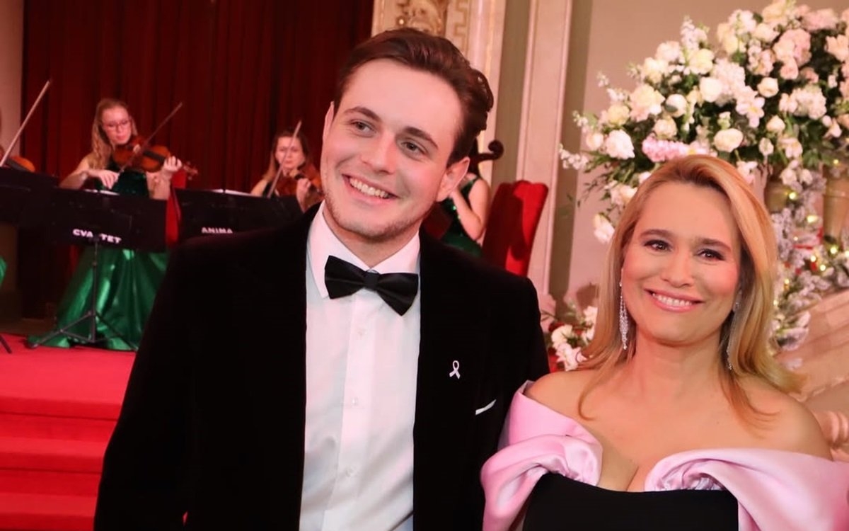 Ce relație specială este între Andreea Esca și fiul ei. Aris și-a surprins mama în cel mai dulce mod posibil de 8 martie