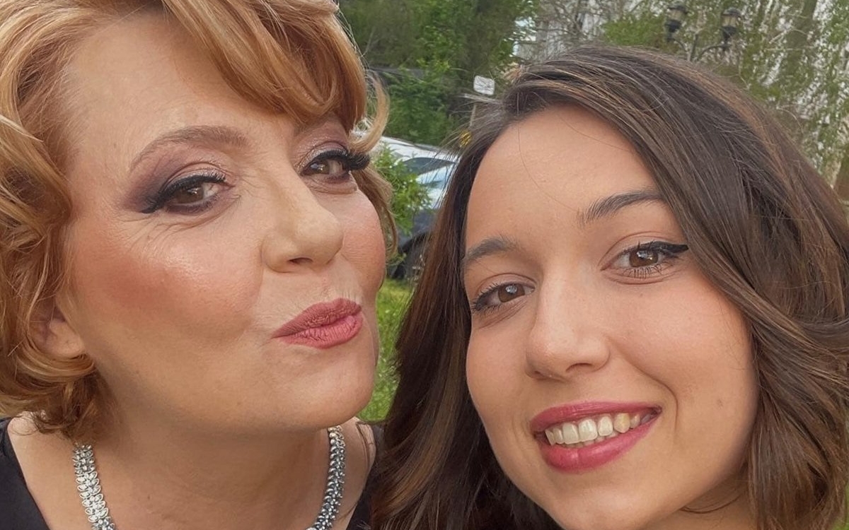 Ce mare și frumoasă a crescut fiica Emiliei Popescu. Maria și-a ales un cu totul alt drum in viață