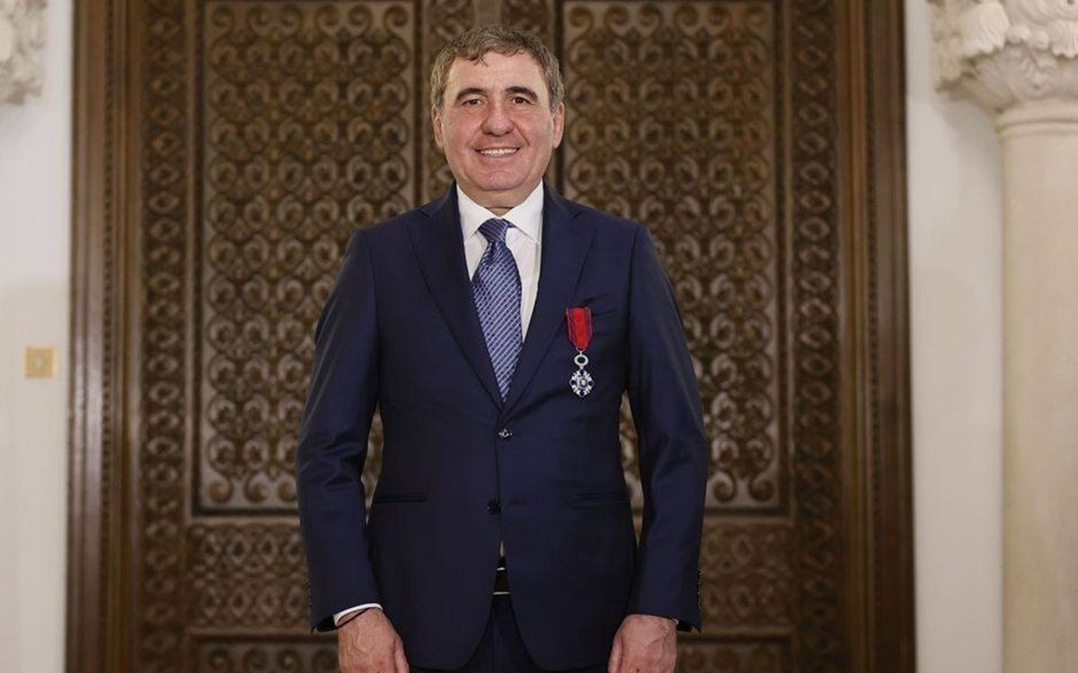 Gheorghe Hagi a fost decorat cu "Steaua României", cea mai înaltă distincție a țării, în grad de cavaler