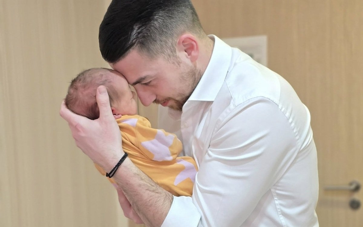 „Tata Puiu" a devenit bunic din nou. Andrei, fiul lui Anghel Iordanescu este în culmea fericirii