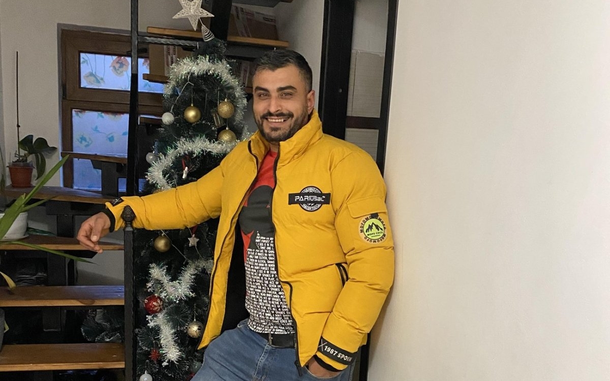 Lucian avea doar 30 de ani și trei copii de crescut, dar destinul i-a fost curmat într-o secundă. A murit într-un cumplit accident, pe locul din dreapta