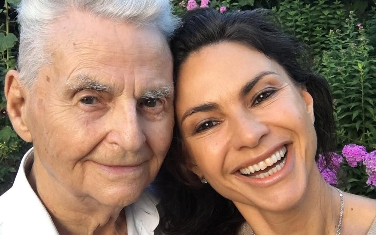 Ramona Bădescu, mărturisiri în lacrimi despre moartea bruscă și dureroasă a tatălui ei din pandemie. „A fost singur cu preotul"