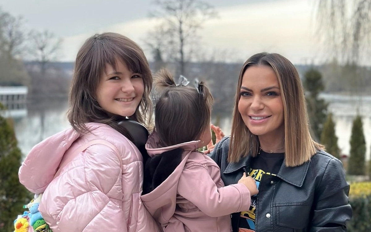 Cum se descurcă Andreea Antonescu în rolul de mamă singură? A renunțat la carieră și se ocupă integral de creșterea fiicelor ei