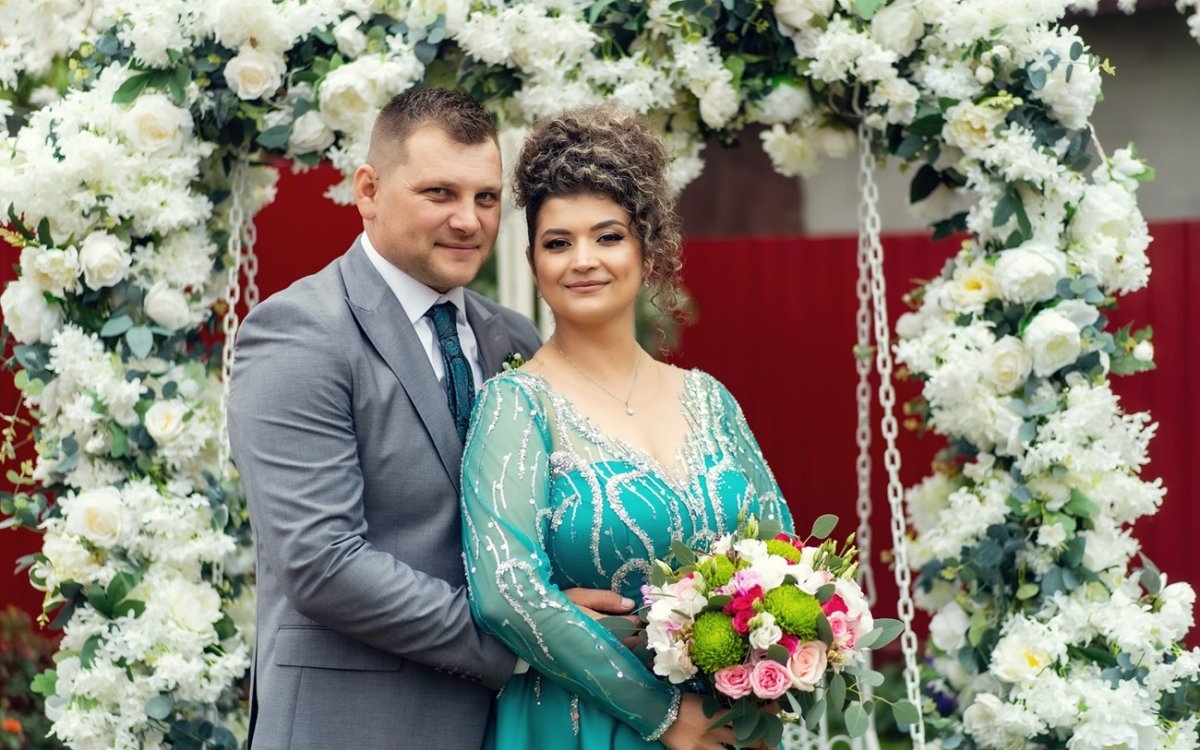 Cătălin, un tânăr fermier de 33 de ani, a murit electrocutat în solarul gospodăriei. Lucra pentru a-și întreține familia, dar și-a găsit sfârșitul prea devreme