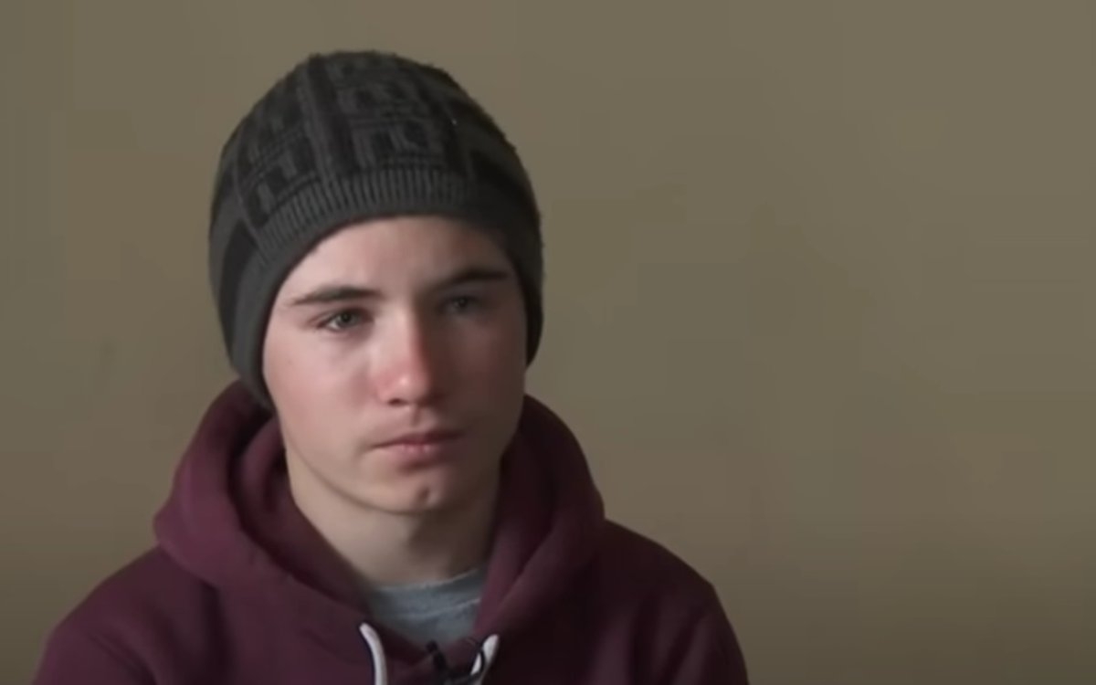 Mihai avea doar 16 ani și tot viitorul înainte, dar a murit violent, strivit de o cracă. Era mamă și tată pentru frații lui, care acum au rămas ai nimănui