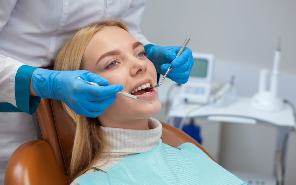 Materiale biocompatibile și estetică desăvârșită: Descoperă implantul Straumann Pure Ceramic