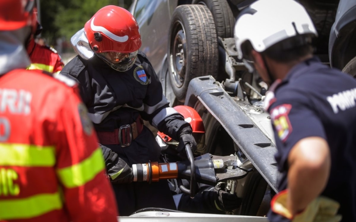 Veronica, o femeie de 53 de ani, a murit într-un tragic accident, după ce mașina în care se afla a fost lovită de tren. Venise în România pentru a-și sărbători fiul