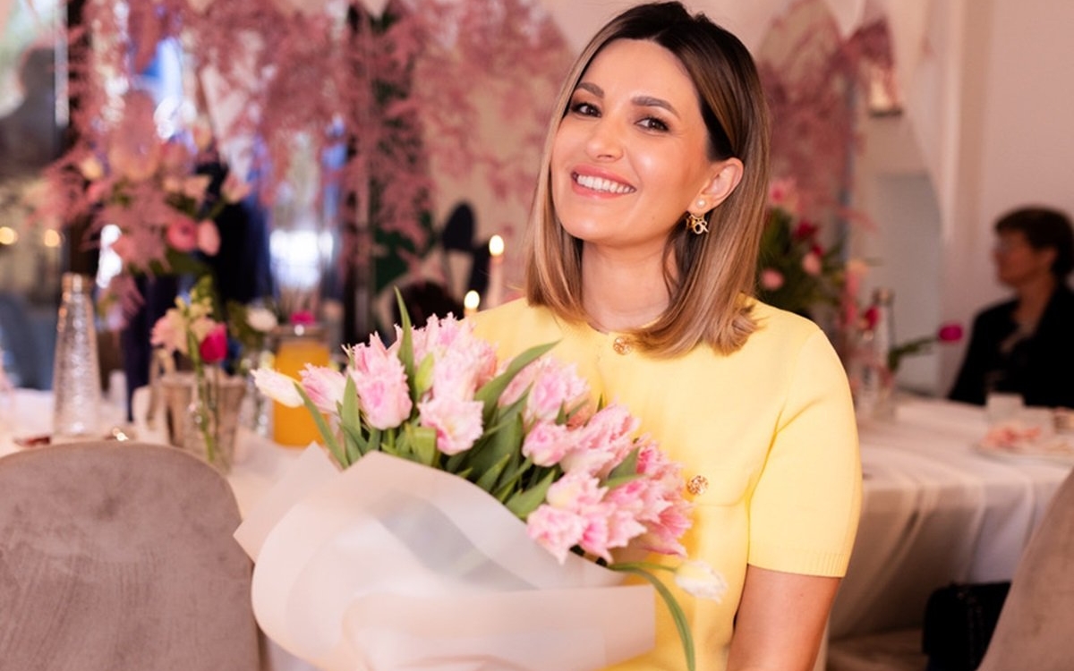 Ela Crăciun a împlinit 43 de ani și a fost surprinsă de ziua ei cu o petrecere surpriză