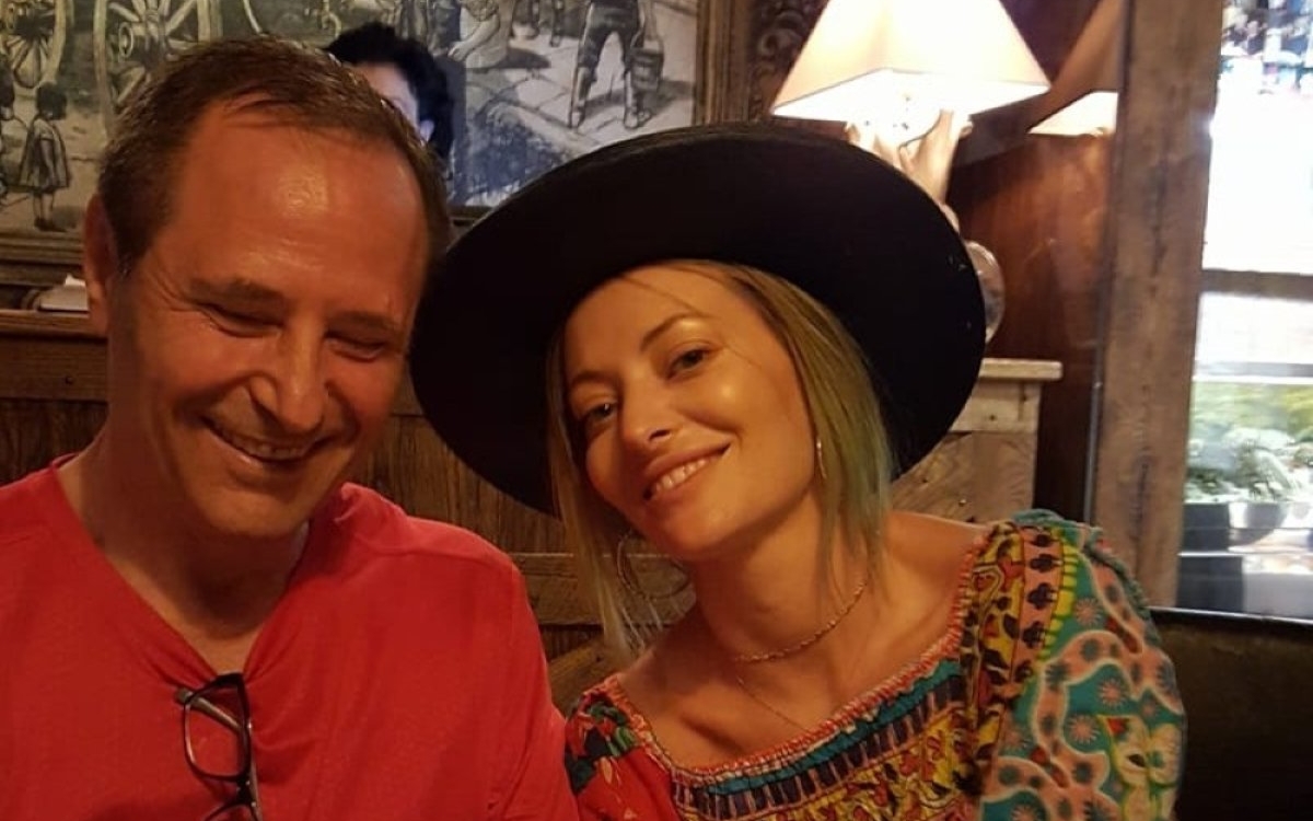 Clipe extrem de grele pentru Delia, după ce mama ei a declarat că tatăl artistei este grav bolnav. „Ne rugăm la Dumnezeu”