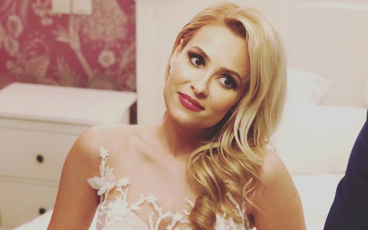 Elena Vîșcu, cu buchetul de mireasă în brațe la un an de la divorț. "Mi-am dat un an să mă vindec"