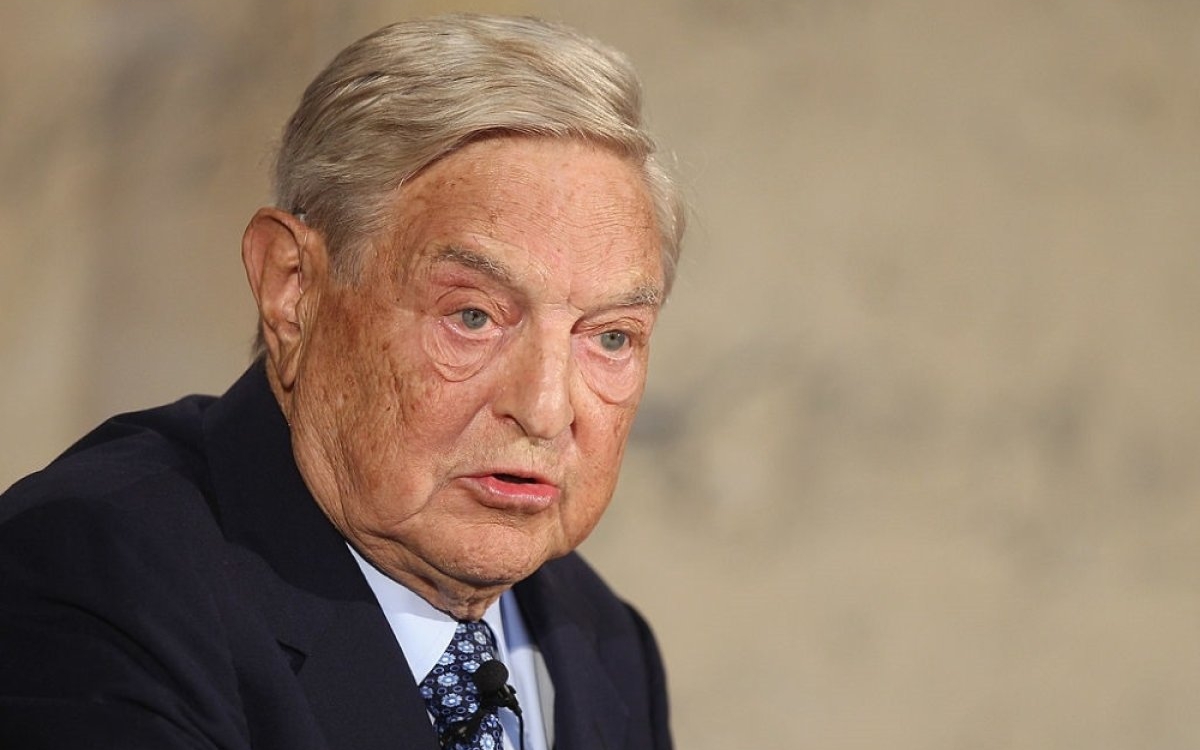 Cine este și ce profesie are actuala soție a lui George Soros. Detalii mai puțin cunoscute despre partenera magnatului