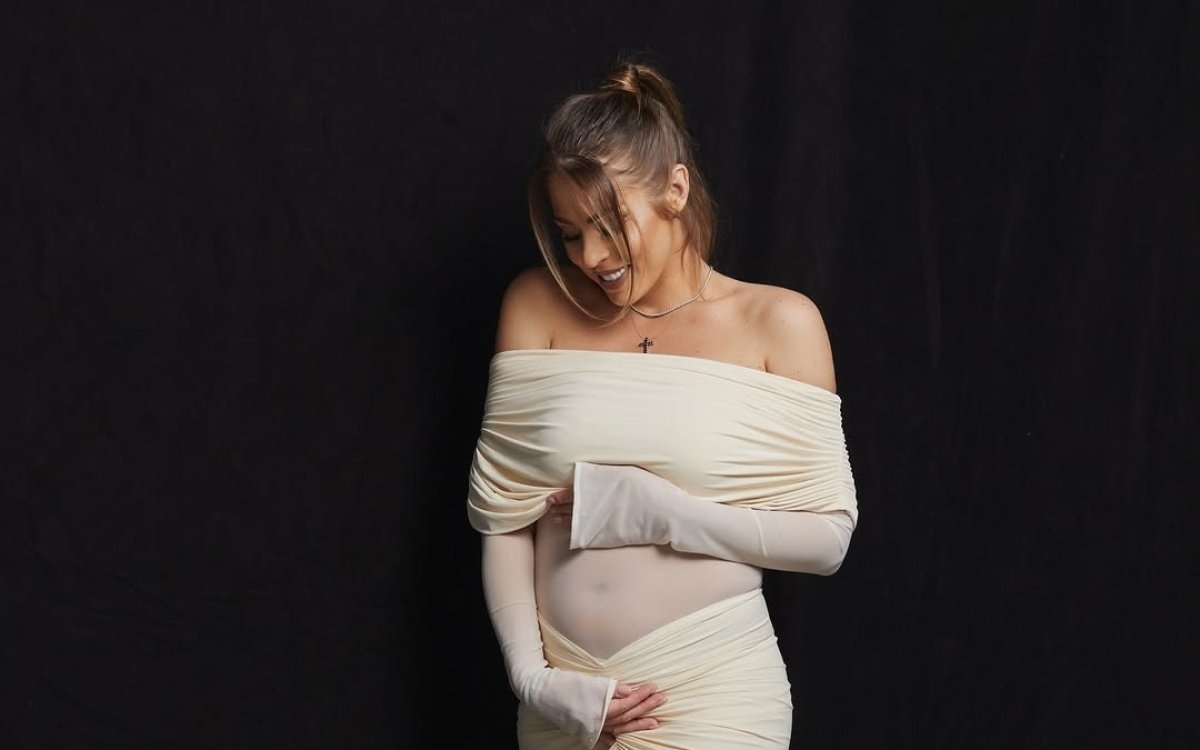 Roxana Nemeș este însărcinată! Artista va deveni mamă pentru prima dată