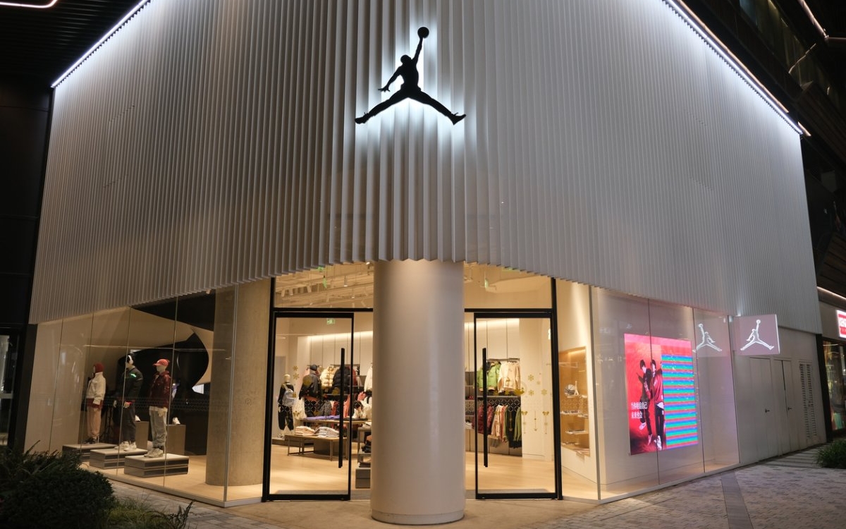 Top 5 cele mai apreciate culori de adidași Air Jordan 1 High pentru femei