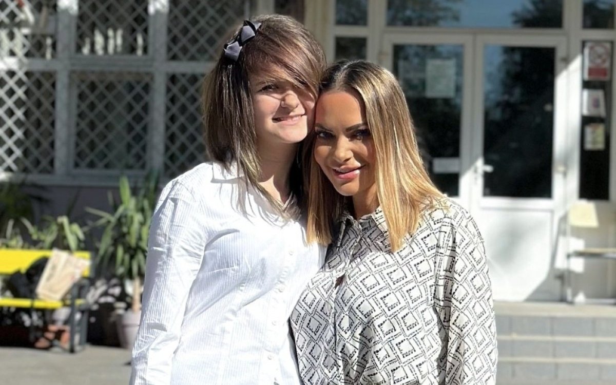 Sienna, fiica cea mare a Andreei Antonescu, a împlinit 14 ani. Ce urare emoționantă i-a făcut mama ei în online