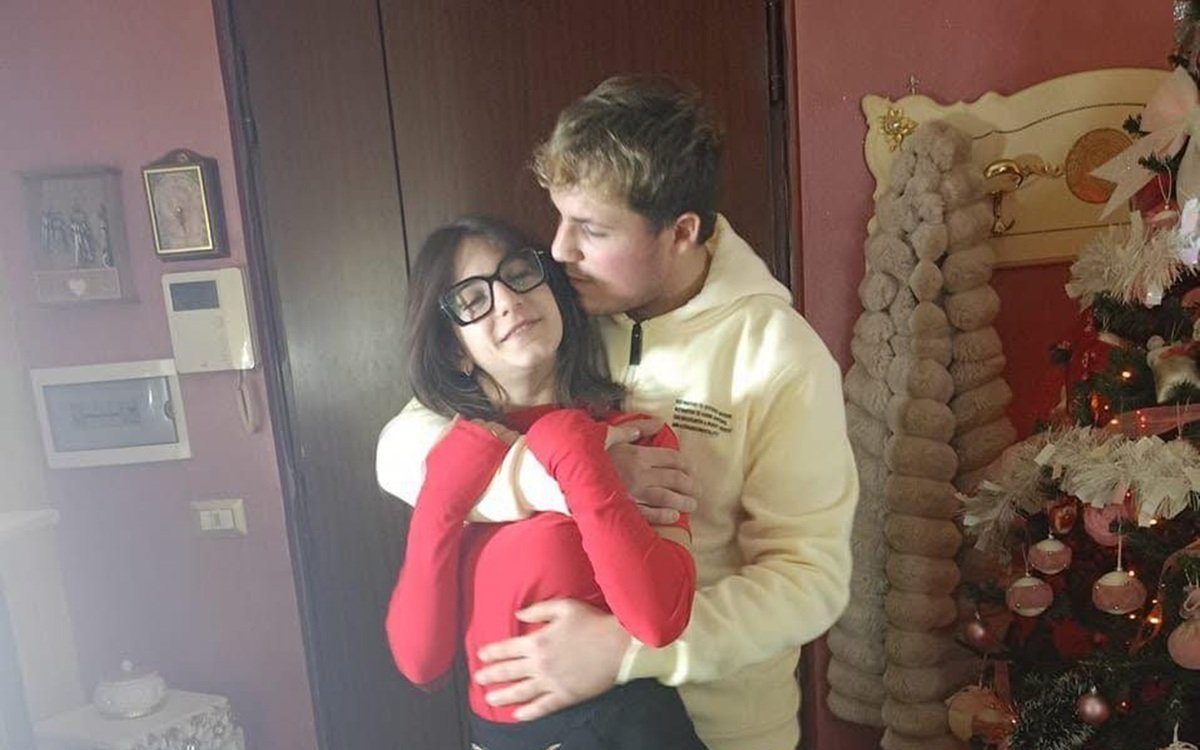 Martina, o adolescentă de 14 ani a fost găsită moartă, după zile întregi de căutări. Ar fi fost ucisă chiar de iubitul ei, care a participat la căutări