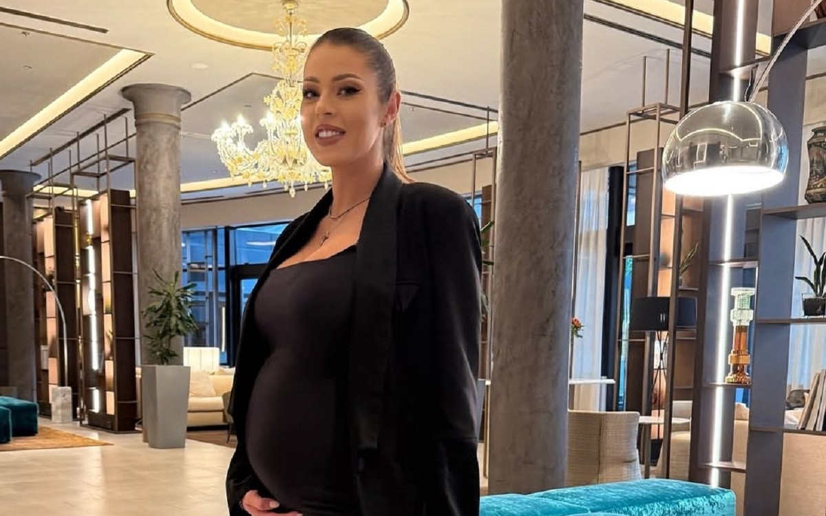 Roxana Nemeș se pregătește intens să devină mămică de gemeni. Cum se simte în luna a 5-a de sarcină