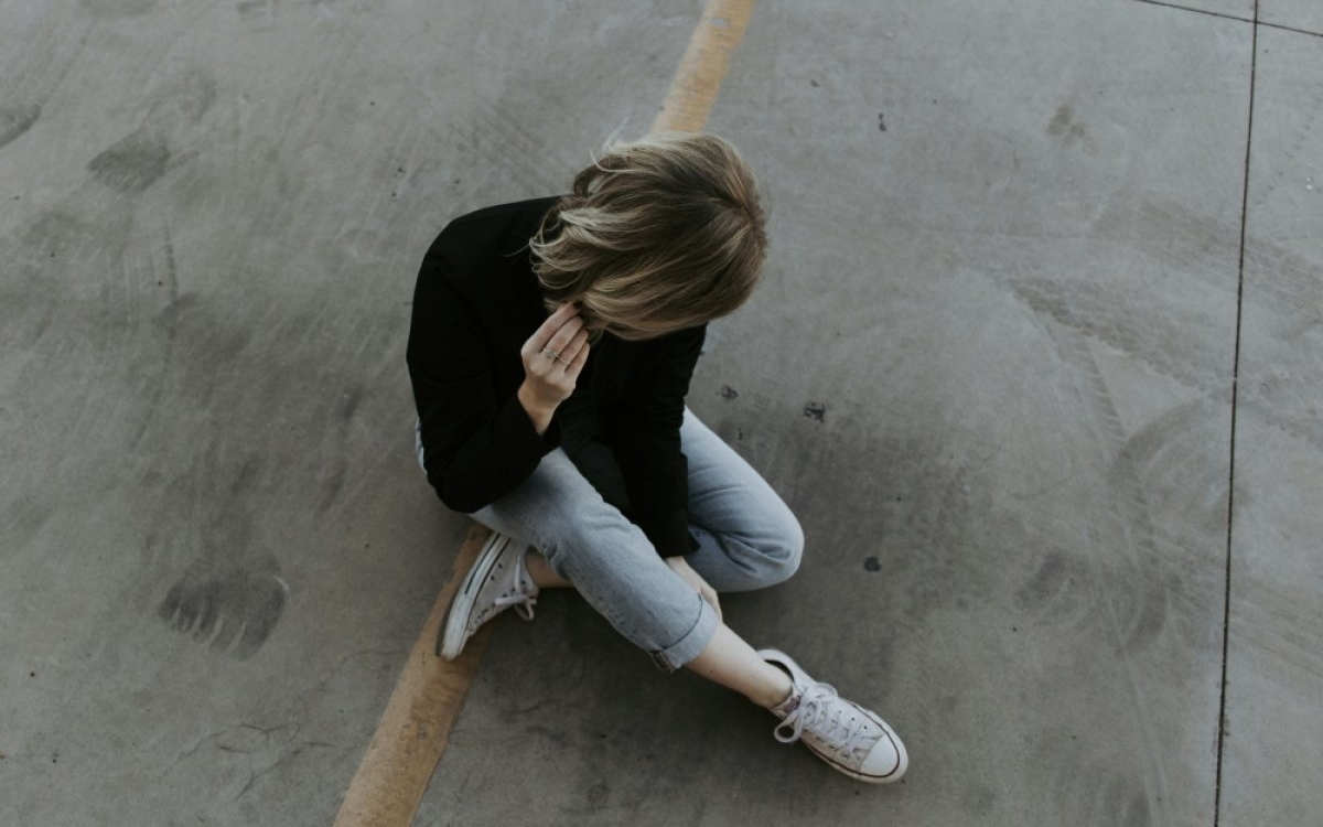 Panică într-o școală din Mangalia. O elevă de 14 ani a fost găsită inconștientă în baie după ce a consumat un drog de mare risc