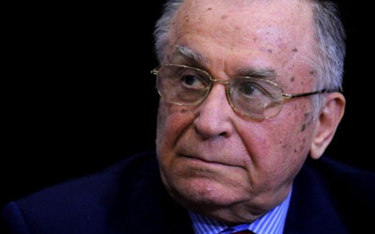Ion Iliescu, la ATI! Fostul președinte al României a fost internat de urgență la Spitalul SRI din Capitală