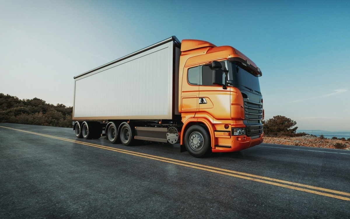 Un șofer român de TIR a murit pe marginea unui drum din Belgia: „L-am văzut târându-se spre camion”