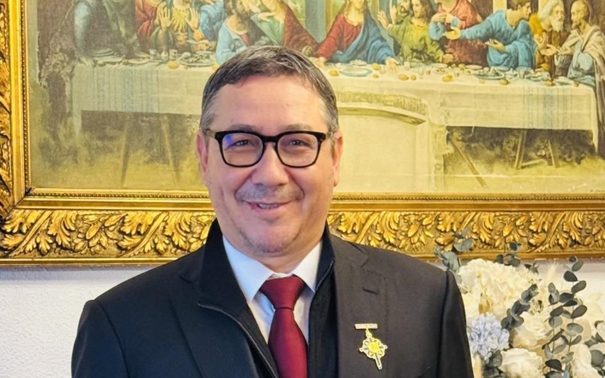 Victor Ponta și-a făcut iubită cu 20 de ani mai tânără? Cine este femeia alături de care a fost surprins după divorțul de Daciana Sârbu