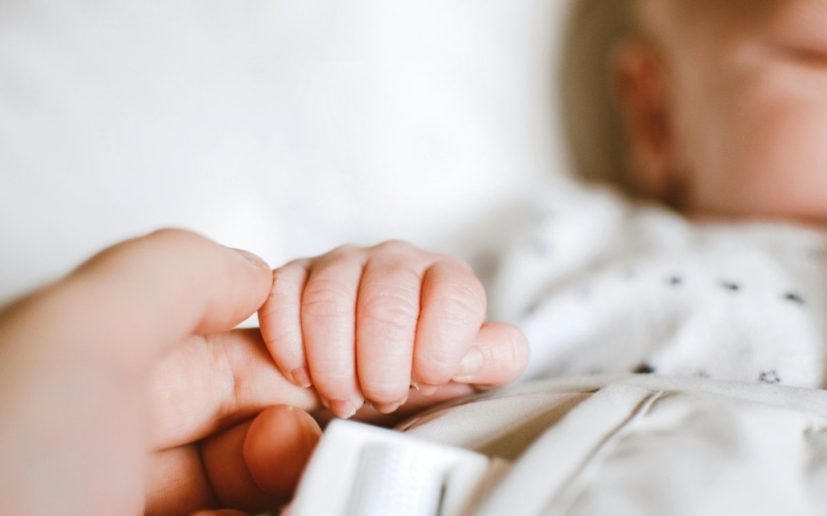 Miruna, o bebelușă de șase săptămâni, a murit în condiții suspecte în spital, la Timișoara. Părinții sunt distruși de durere, încă nu știu cauza morții și nu-și pot înmormânta pruncul