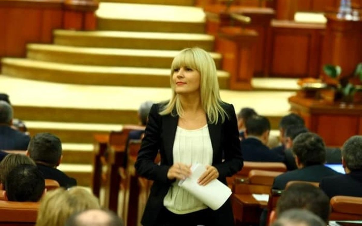 Elena Udrea va fi eliberată condiționat după 3 ani și 10 luni. Fosta ministră încă se află pe patul de spital după ce a fost operată de urgență