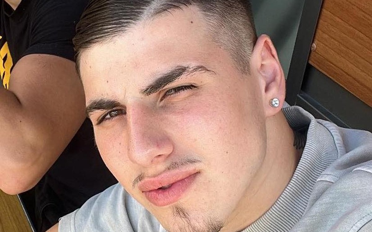 Cosmin, un tânăr de 21 de ani, a murit într-un tragic accident de mașină. Medicii au încercat să-l salveze, dar a fost prea târziu