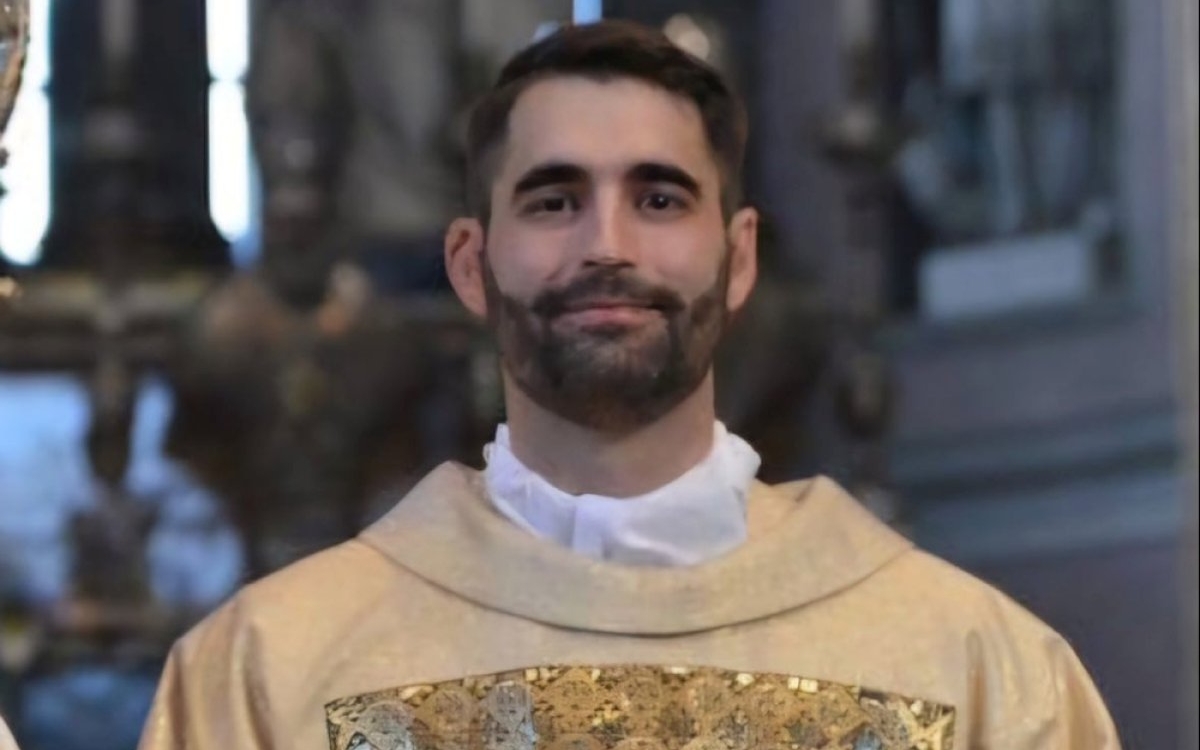 Caz șocant în Italia! Un preot de 35 de ani a fost găsit fără suflare în propria casă. Și-ar fi pus capăt zilelor