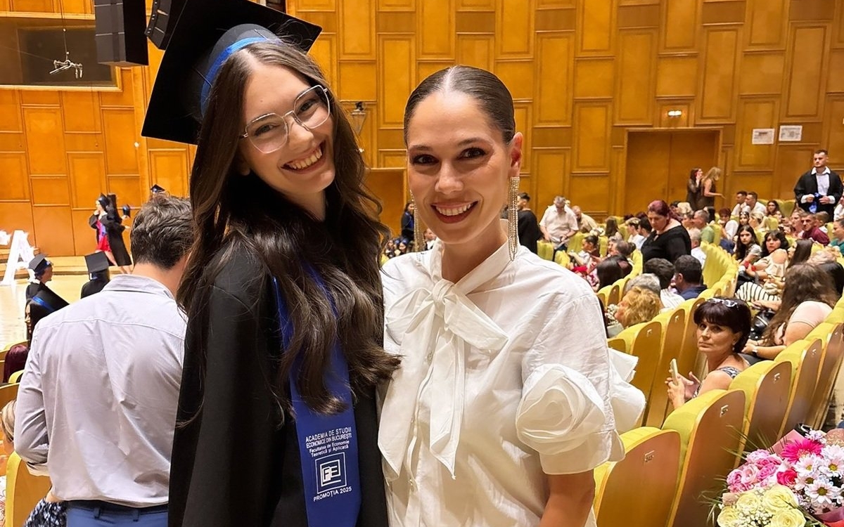 Irina Fodor, cea mai mândră soră! Teodora, sora ei mai mică, a absolvit facultatea șefă de promoție