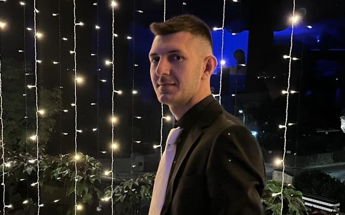 Florin, un tânăr român de 26 de ani, stabilit în Italia, își caută cu disperare tatăl pe care nu l-a cunoscut niciodată. „Destinul a fost foarte dur cu mine, m-a dus departe de tatăl meu"