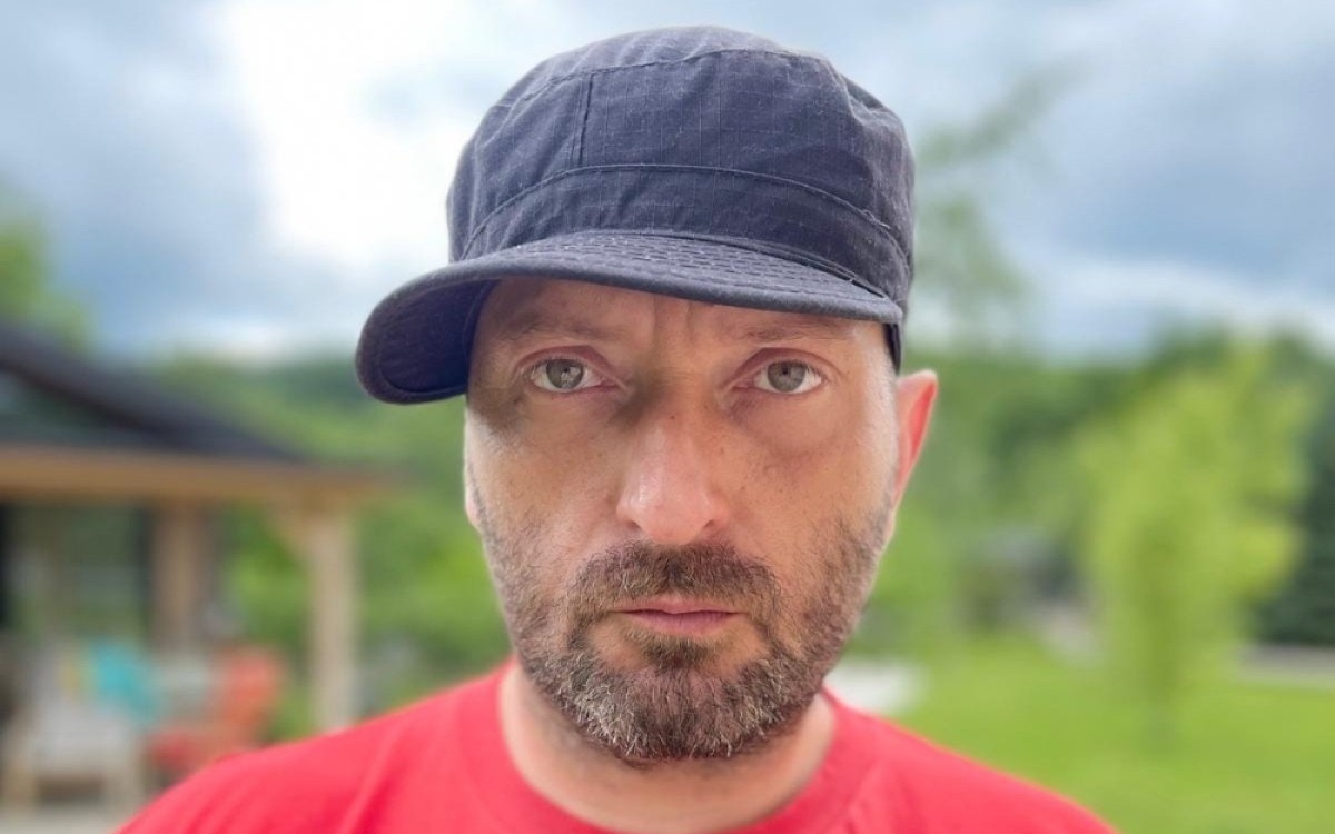 Cheloo, testat pozitiv pentru consum de substanțe interzise după ce a intrat cu mașina in curtea Catedralei Mântuirii Neamului. Prima reacție a artistului