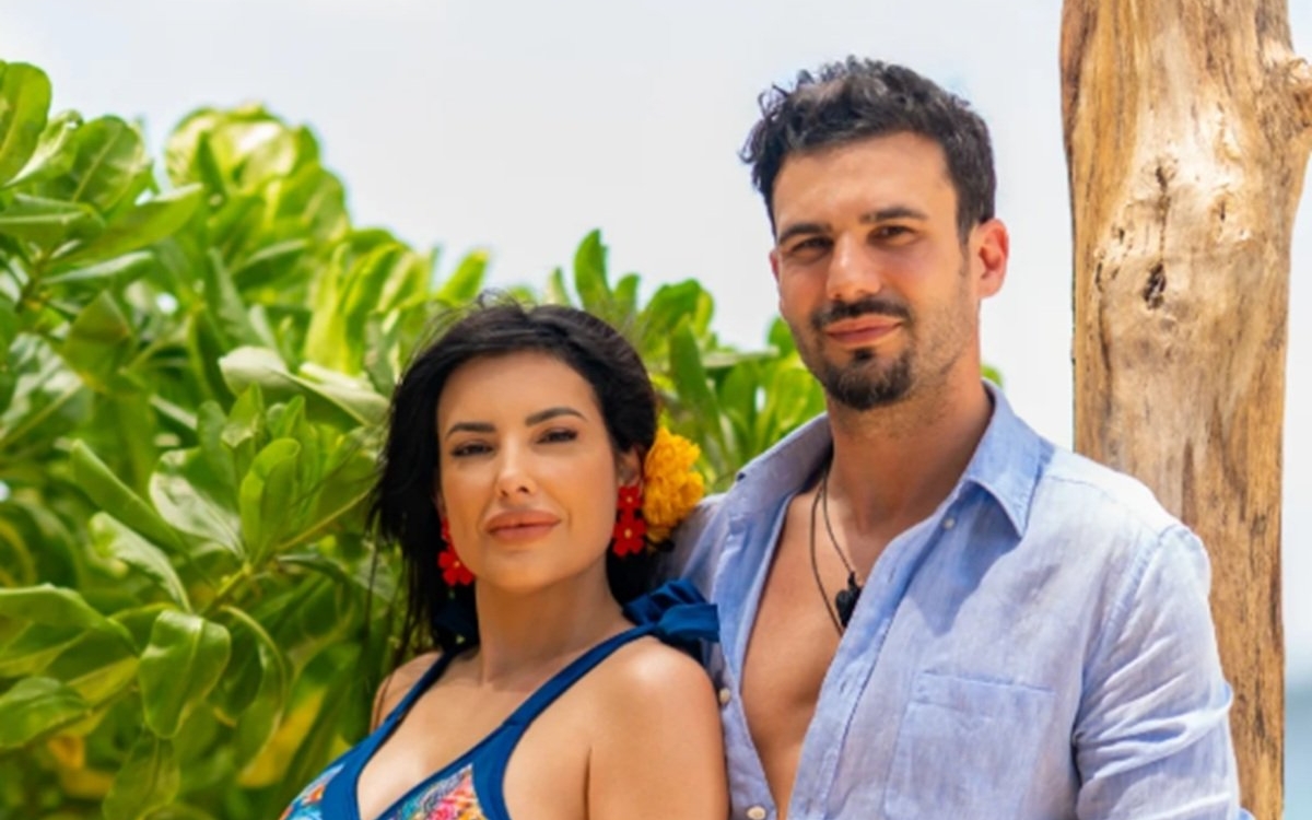 Claudiu de la Insula iubirii a cerut-o în căsătorie pe Isabel și au plecat din emisiune. Cei doi sunt împreună de 19 ani și au o fiică împreună
