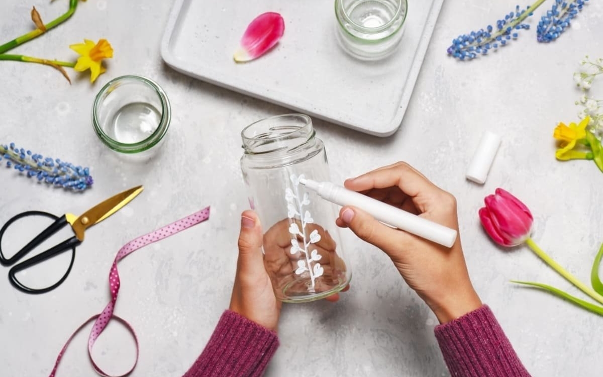 Cum să reutilizezi borcanele mici pentru proiecte DIY creative și sustenabile?