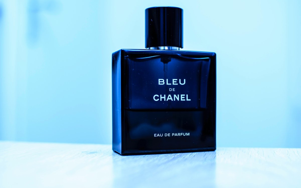 Impactul unui parfum în stilul personal al unui bărbat modern