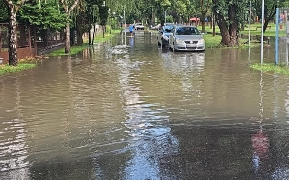 Sighetu Marmației, devastat după o furtună. Cod galben de noi inundații în 15 județe din țară