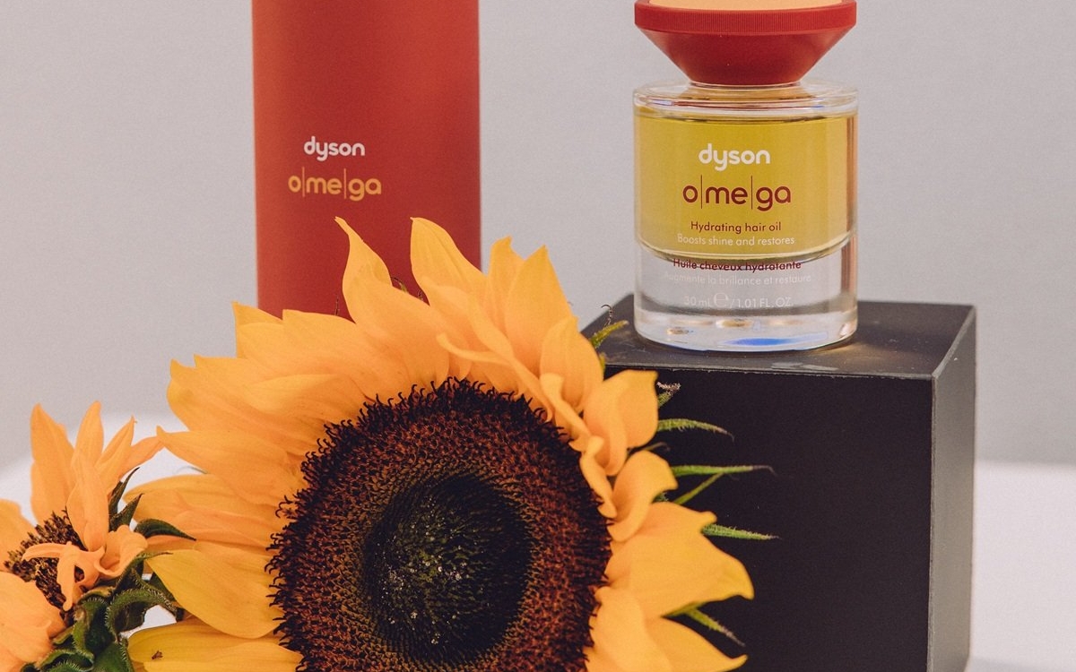 Redescoperă sănătatea părului cu gama de îngrijire Dyson Omega™ - dezvoltată  pentru fortificare și strălucire de durată