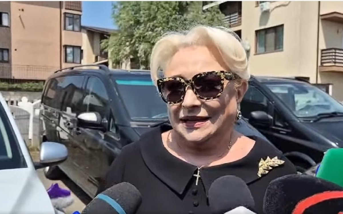 Viorica Dăncilă o comite din nou. Ce gafă monumentală a putut face chiar lângă sicriul lui Ion Iliescu