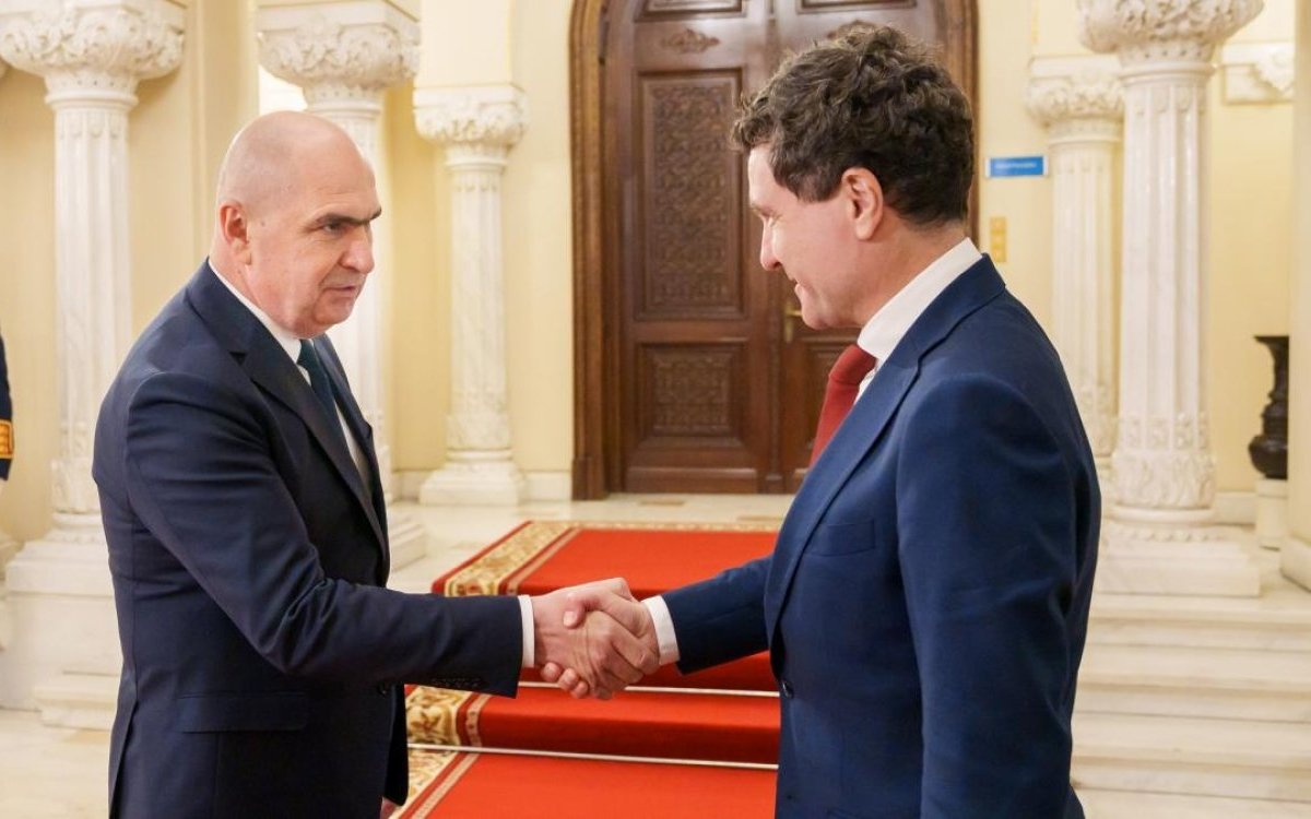 Ilie Bolojan, reacție tranșantă la adresa lui Nicușor Dan, care nu a fost prezent la înmormântarea lui Ion Iliescu. „Trebuie să avem și aici o rânduială"