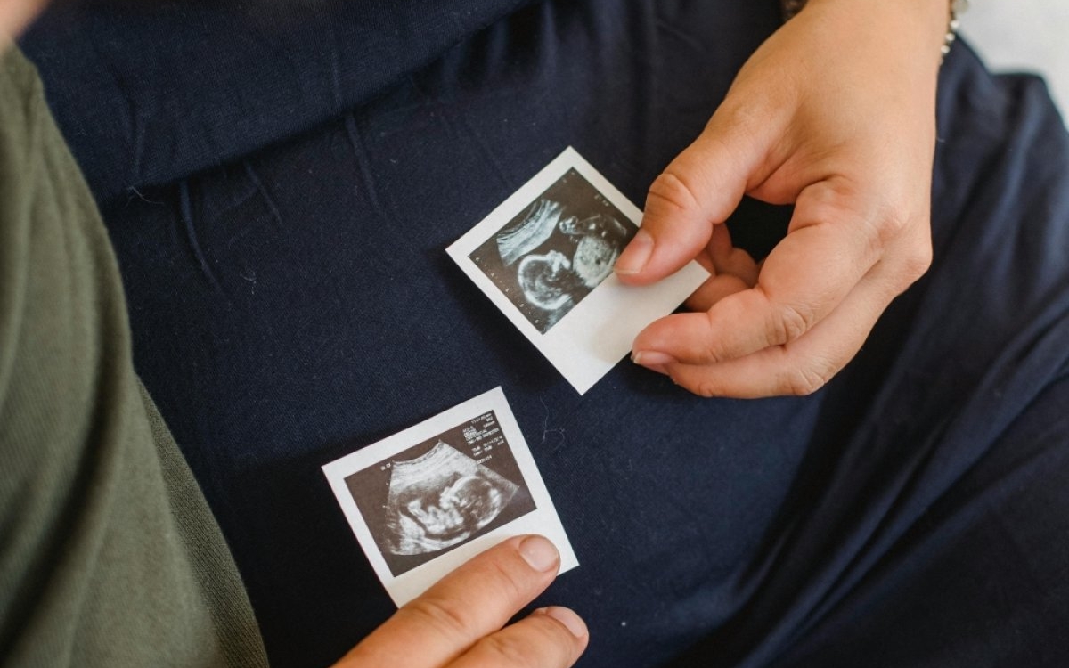 O femeie din Iași vrea să devină mamă prin fertilizare in vitro cu soțul decedat. Familia acestuia se opune vehement