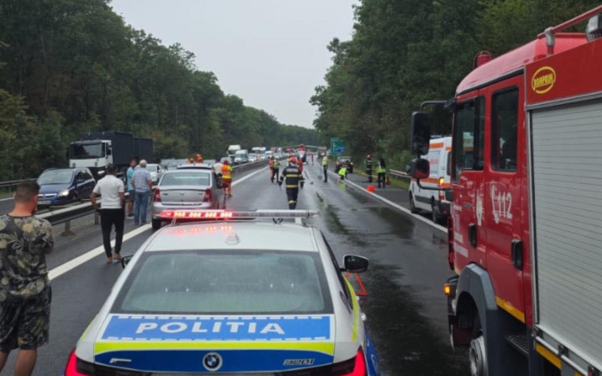 Doi tineri de 14 și 19 ani au sfârșit tragic după ce s-au aruncat îmbrățișați în fața unui TIR pe A1. Ultimele cuvinte ale fetei care a murit în brațele iubitului