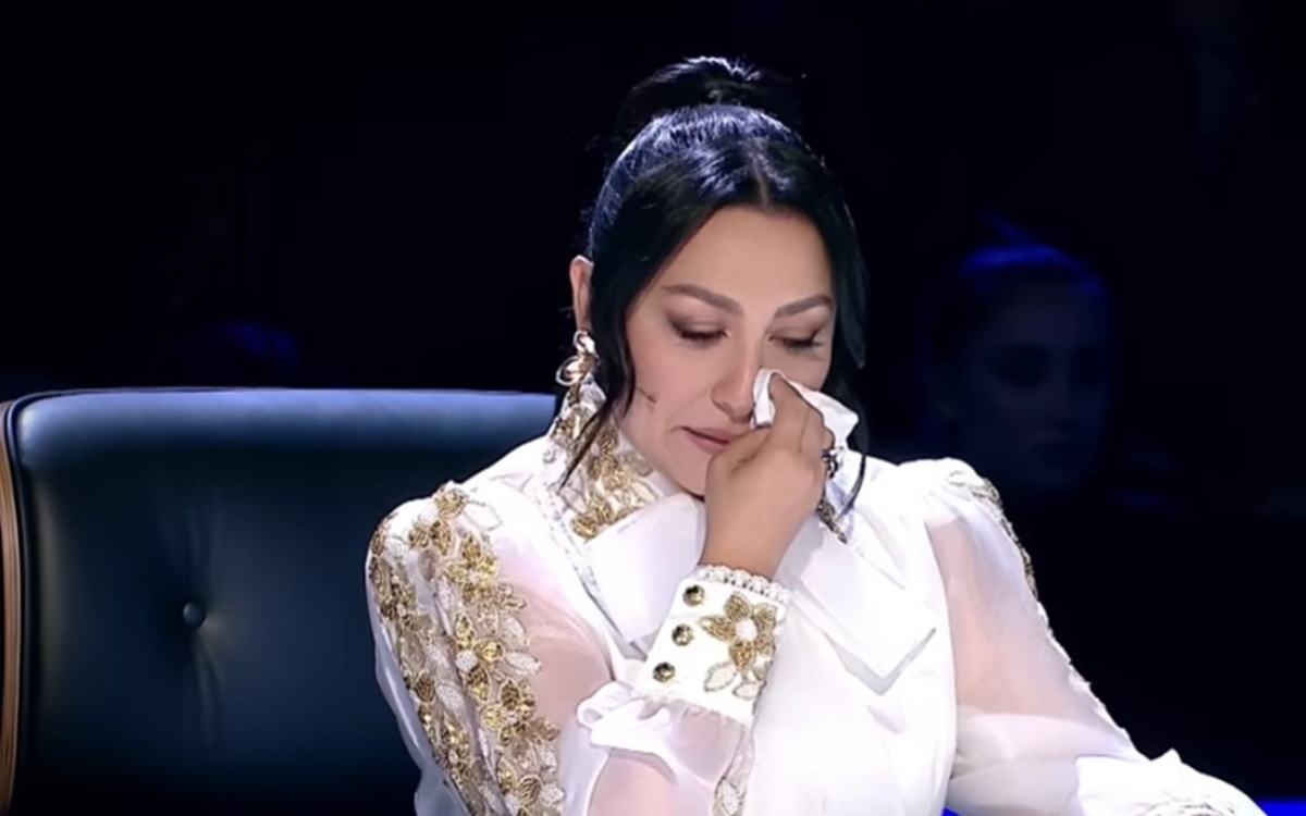 Andra nu are liniște în continuare din cauza fanului înfocat. Bărbatul, care are deja ordin de restricție, susține că este îngerul ei păzitor. "Am avut o premoniție"