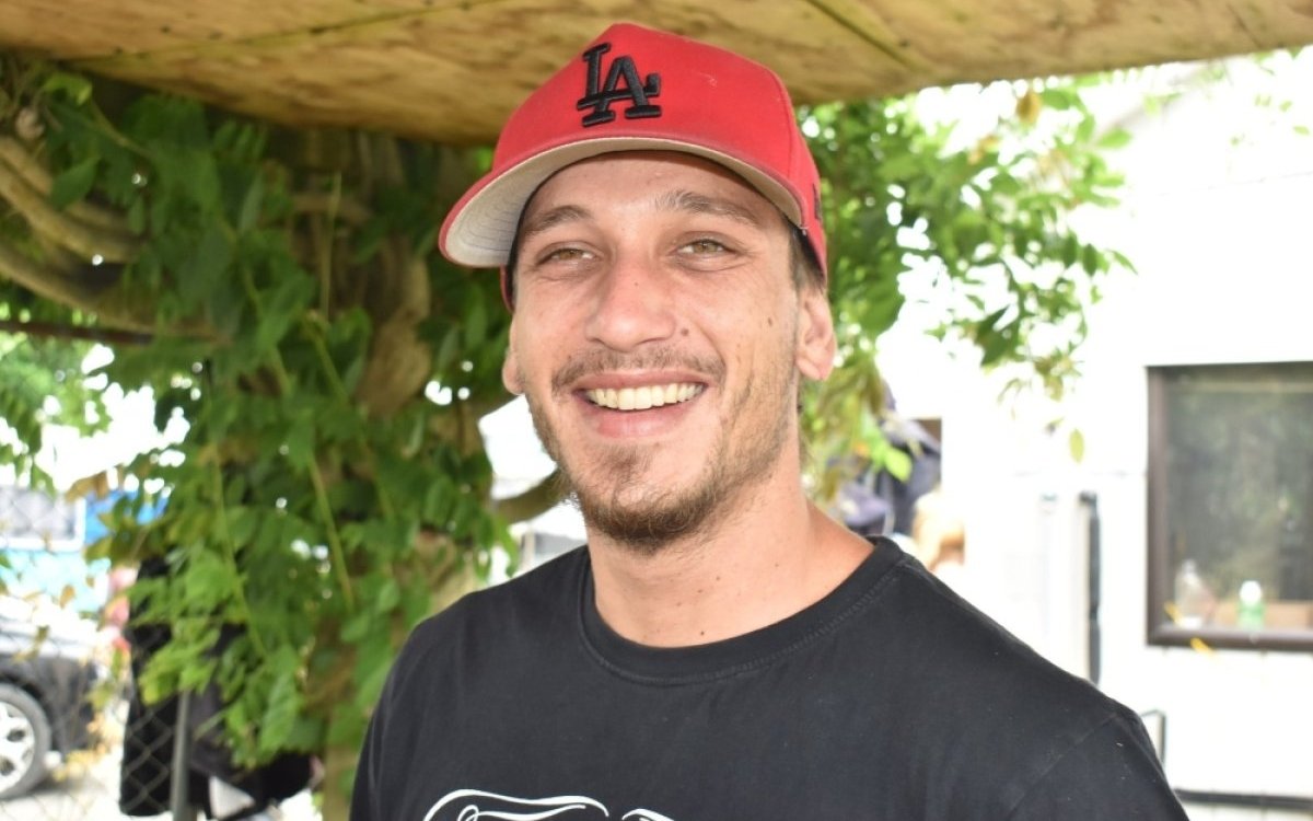 Un bărbat de 28 de ani, tată a 4 copii, a murit îngropat de viu pe plajă, sub o dună de nisip. Urma să devină părinte din nou